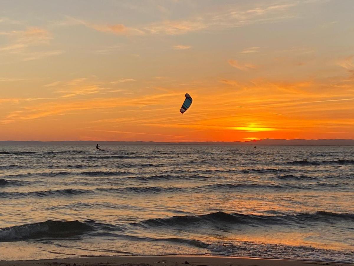 Agreable Studio Cabine A 5 Min A Pied De La Plage Le Grau-du-Roi Exteriör bild